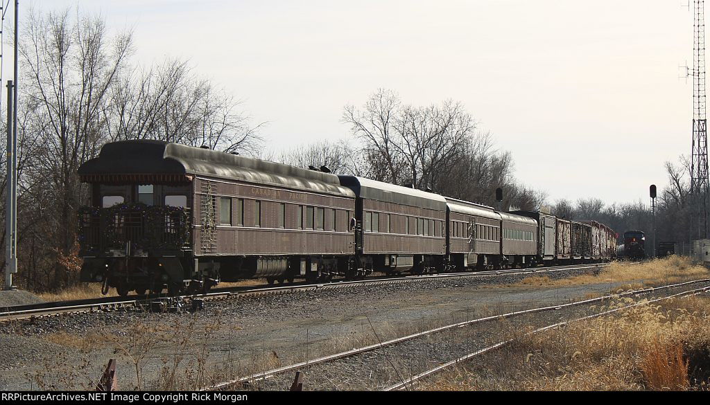 CP Holiday Train at Laredo- going away